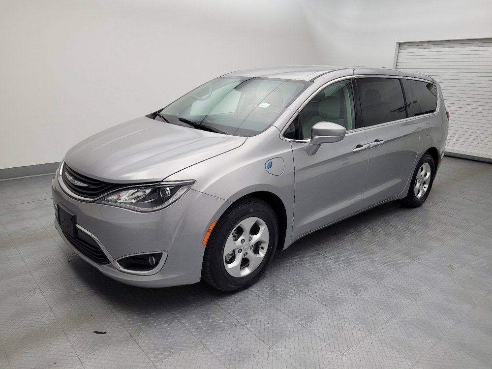 Used 2018 Chrysler Pacifica Touring Plus FWD image 2