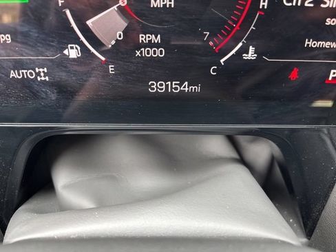 Used 2025 GMC Yukon XL Denali AWD/4WD image 22
