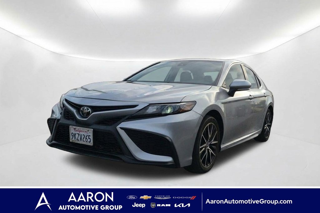 Used 2024 Toyota Camry SE FWD image 1
