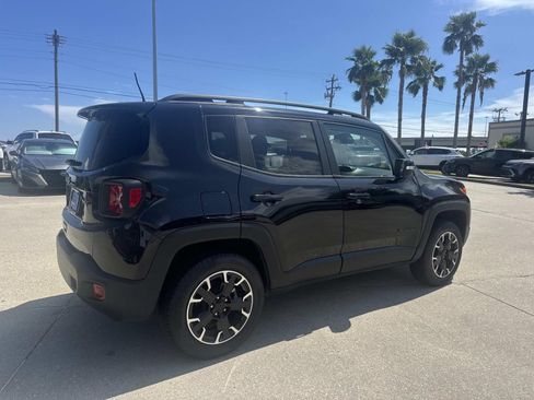 Used 2023 Jeep Renegade Latitude AWD/4WD image 5