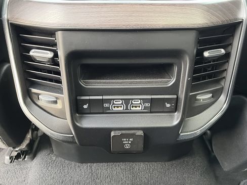 Used 2025 RAM 1500 Laramie AWD/4WD image 37