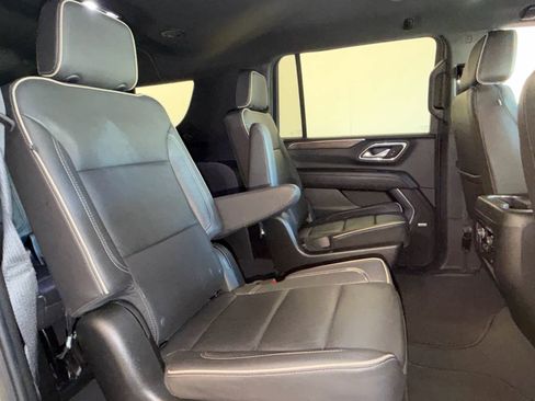 Used 2023 Chevrolet Suburban Premier image 32