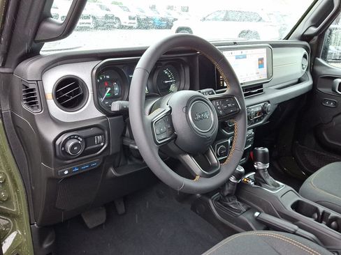 Used 2024 Jeep Wrangler Unlimited AWD/4WD image 25
