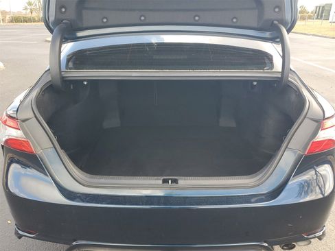 Used 2019 Toyota Camry L image 7