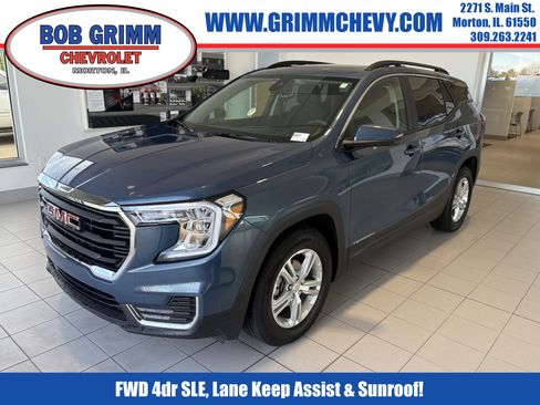 Used 2024 GMC Terrain SLE w/ Driver Convenience Package image 1