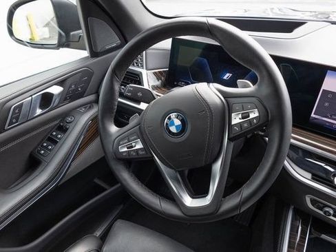 Used 2025 BMW X5 xDrive50e AWD/4WD image 24