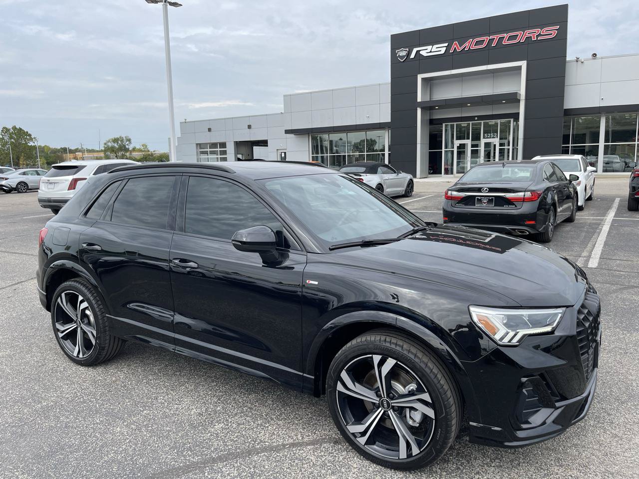Used 2023 Audi Q3 2.0T Premium Plus w/ Premium Plus Package AWD/4WD image 1
