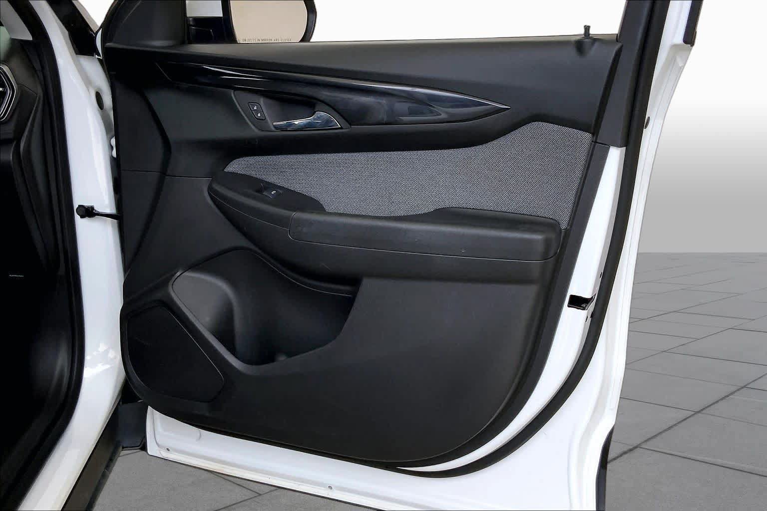 Used 2025 Chevrolet TrailBlazer LT FWD image 24