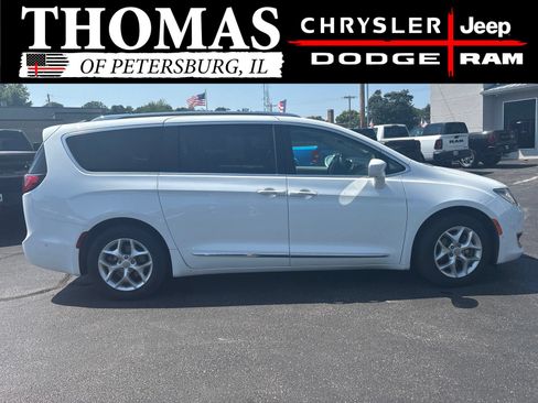 Used 2020 Chrysler Pacifica Touring-L Plus w/ Tire & Wheel Group FWD image 8