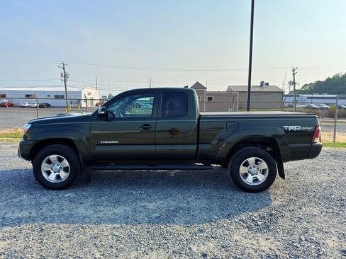 Used 2014 Toyota Tacoma 4x4 Access Cab V6 w/ TRD Sport Package image 2