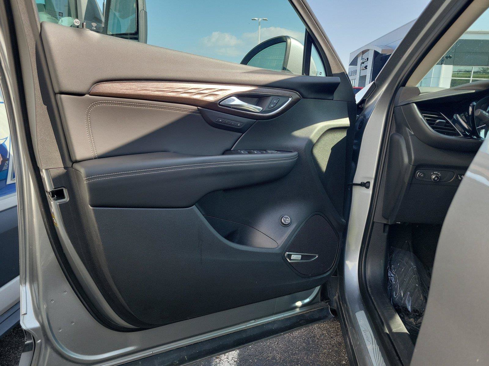 Used 2023 Buick Envision Avenir AWD/4WD image 18
