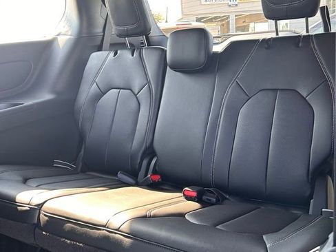 New 2026 Chrysler Pacifica Select FWD image 43