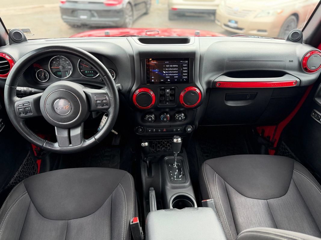 Used 2014 Jeep Wrangler Unlimited Rubicon w/ Connectivity Group AWD/4WD image 15