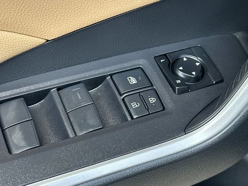 Used 2025 Toyota RAV4 LE AWD/4WD image 13