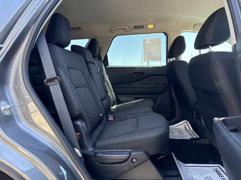 Used 2024 Nissan Pathfinder SV FWD image 17