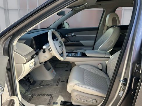 Used 2023 Genesis GV60 Performance image 11