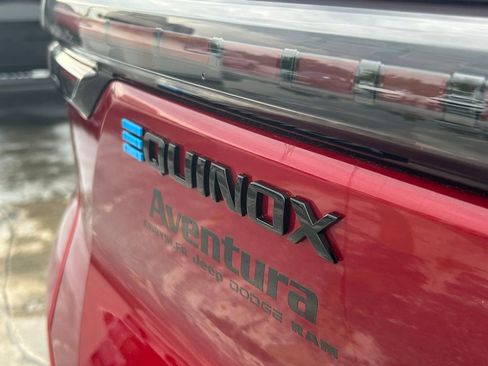 Used 2025 Chevrolet Equinox EV RS FWD image 44