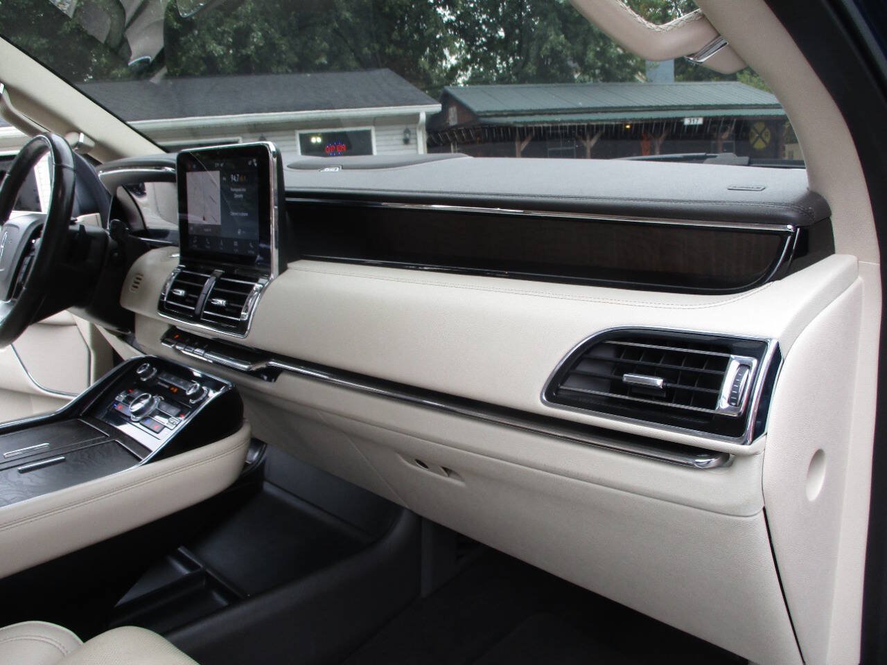 Used 2018 Lincoln Navigator Reserve w/ Technology Package AWD/4WD image 31