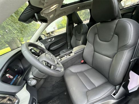 Certified 2025 Volvo XC60 T8 Plus w/ Protection Package Premier image 15