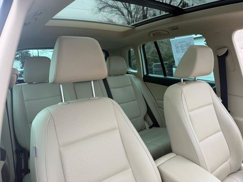 Used 2016 Volkswagen Tiguan SE image 54