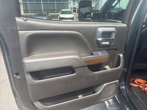 Used 2018 GMC Sierra 2500 Denali w/ Duramax Plus Package AWD/4WD image 32