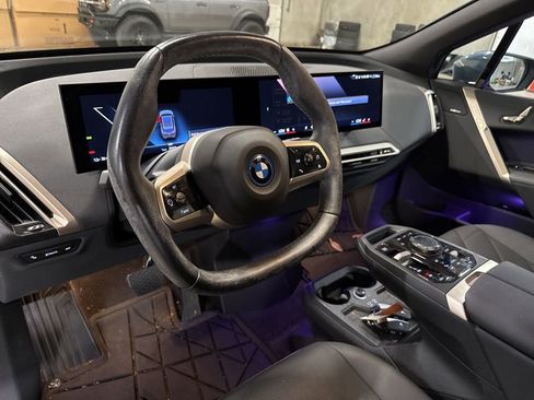 Used 2024 BMW iX xDrive50 w/ Premium Package AWD/4WD image 10