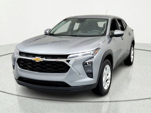 Certified 2025 Chevrolet Trax LS w/ LS Convenience Package FWD image 8