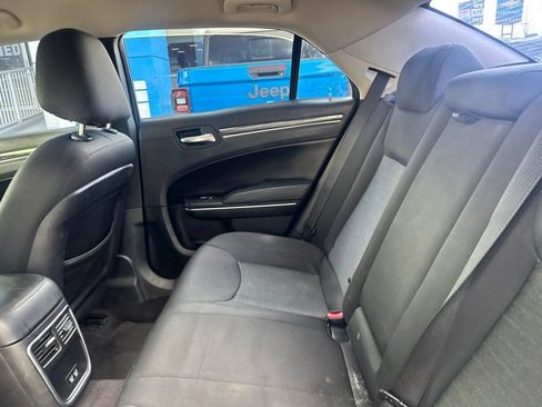 Used 2018 Chrysler 300 Touring w/ Driver Convenience Group RWD image 13