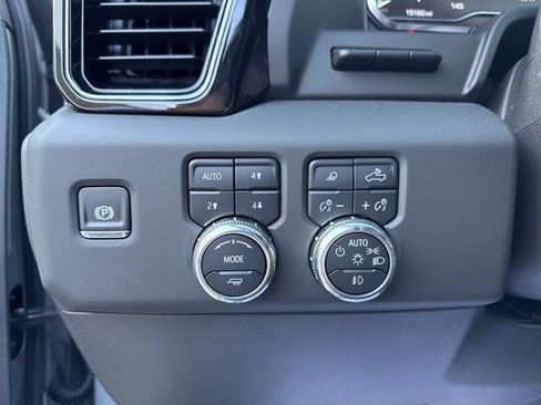 Used 2025 GMC Sierra 1500 AT4 w/ AT4 Premium Package AWD/4WD image 24