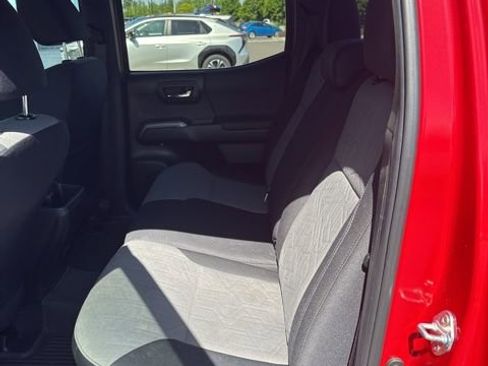 Used 2023 Toyota Tacoma TRD Off-Road w/ Technology Package AWD/4WD image 9