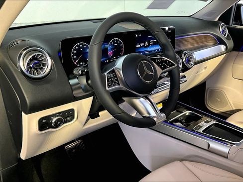 New 2026 Mercedes-Benz GLB 250 4MATIC image 9