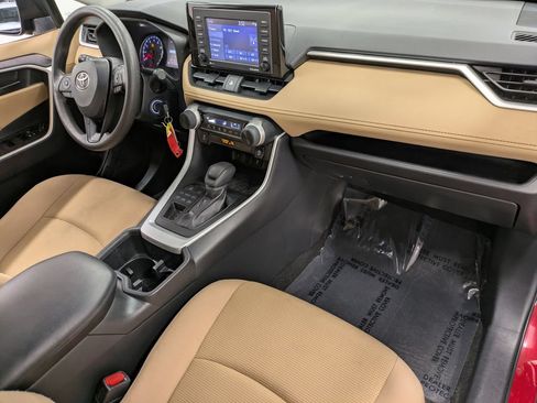 Used 2022 Toyota RAV4 LE AWD/4WD image 30