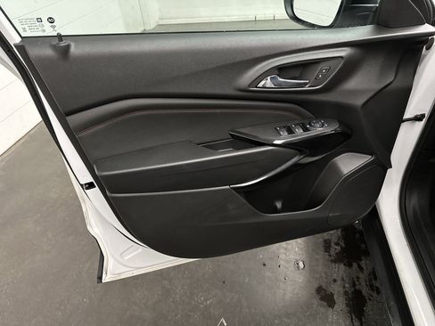 Used 2025 Chevrolet Trax RS w/ Driver Confidence Package image 17
