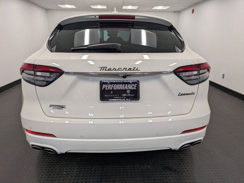 Used 2024 Maserati Levante GT Ultima image 5