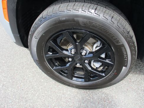 Used 2026 Jeep Grand Cherokee Altitude AWD/4WD image 8