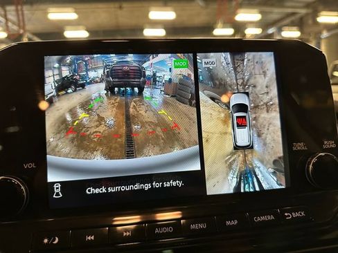 Used 2025 Nissan Pathfinder SL AWD/4WD image 16