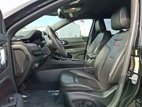 Used 2025 Jeep Compass Trailhawk w/ Trailhawk Elite Group image 13