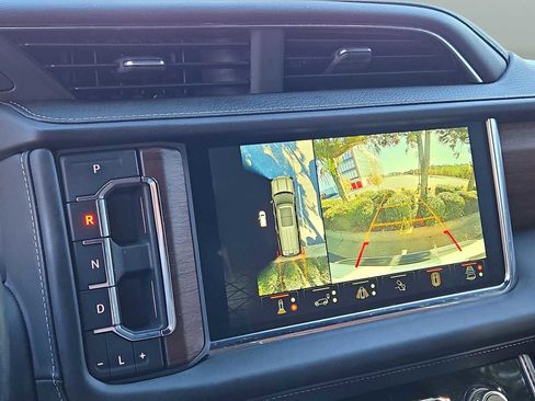 Used 2023 GMC Yukon Denali Ultimate image 32