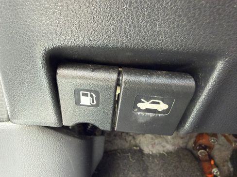 Used 2016 Nissan Versa SV FWD image 20