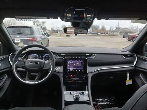 New 2025 Jeep Grand Cherokee L Laredo image 29