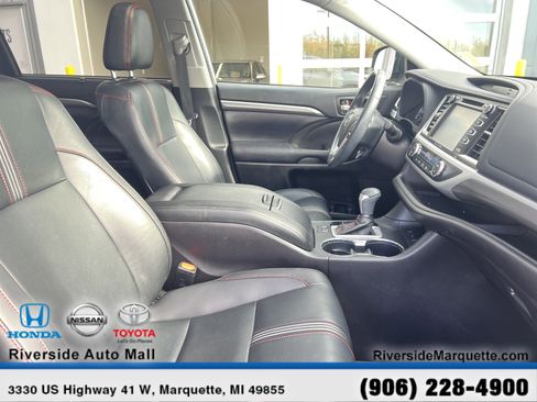Used 2019 Toyota Highlander AWD V6 image 26