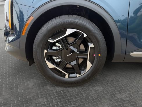 New 2027 Kia Sportage S FWD image 9