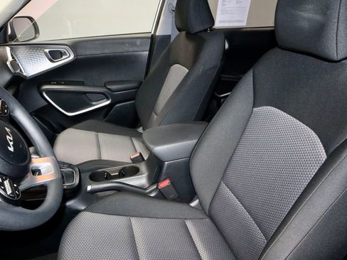 Used 2025 Kia Soul LX w/ LX Technology Package image 23