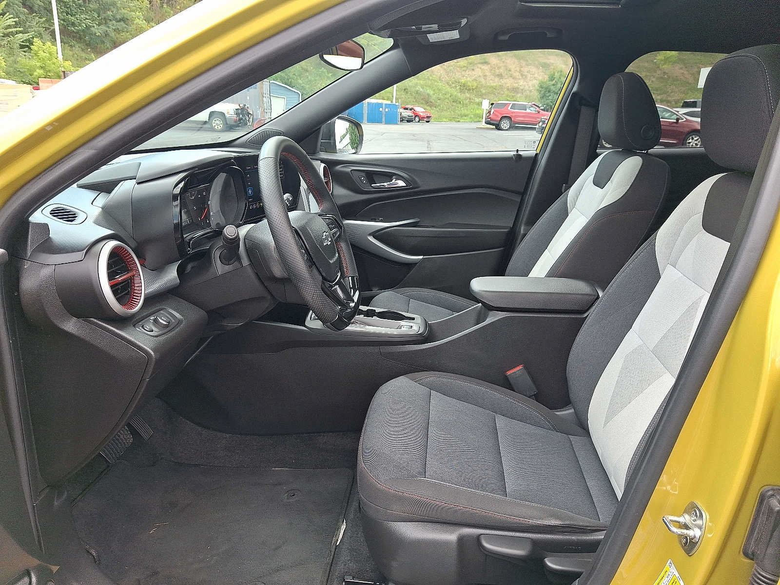 Used 2024 Chevrolet Trax RS w/ Sunroof Package FWD image 13