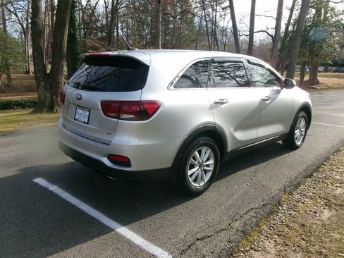 Used 2020 Kia Sorento L image 8