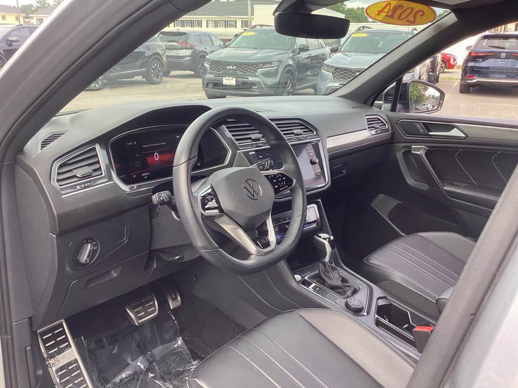Used 2024 Volkswagen Tiguan SE R-Line AWD/4WD image 12