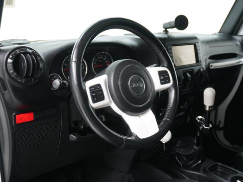 Used 2015 Jeep Wrangler Unlimited Rubicon image 11