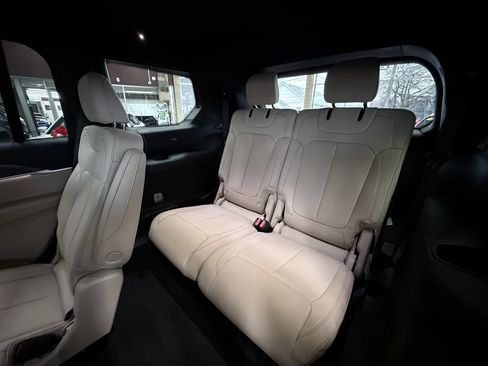 Used 2024 Jeep Grand Cherokee L Limited image 28