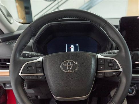 Used 2024 Toyota Grand Highlander AWD image 13