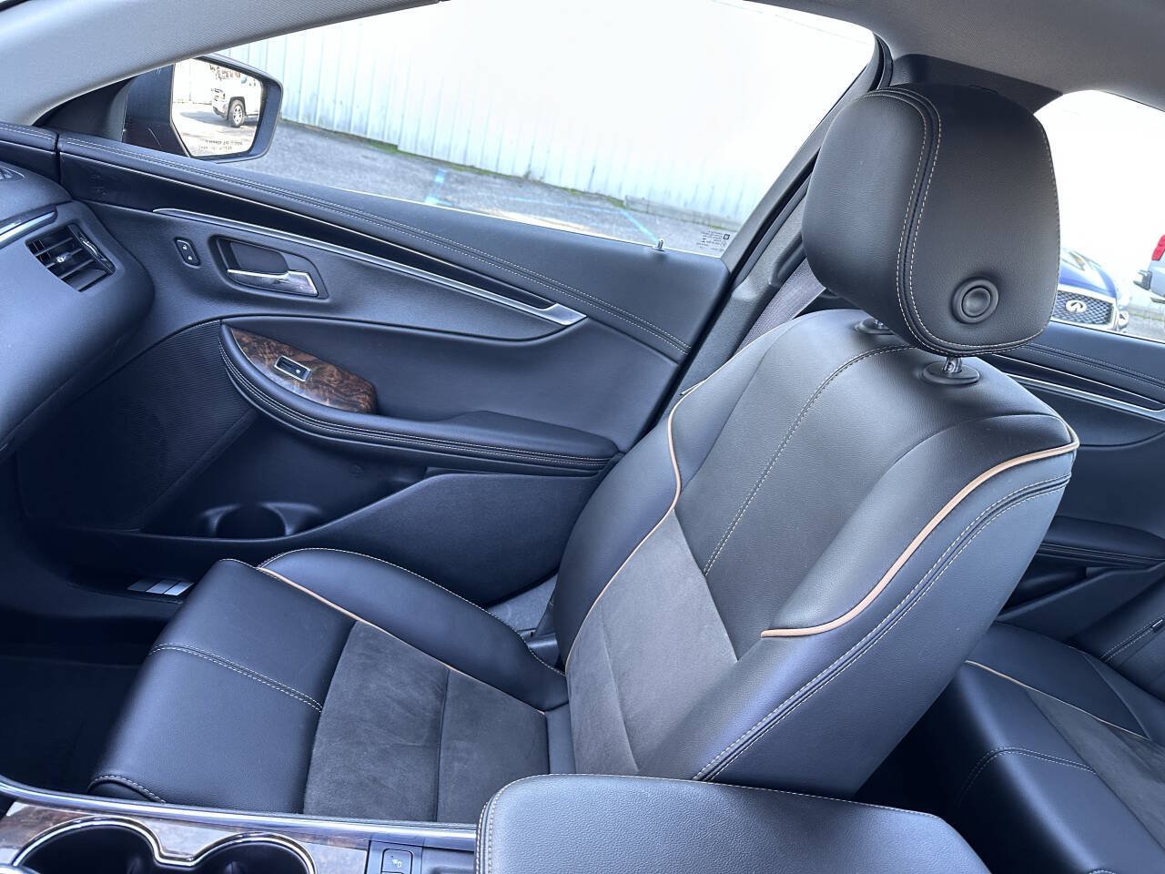 Used 2015 Chevrolet Impala LT w/ Convenience Package FWD image 31